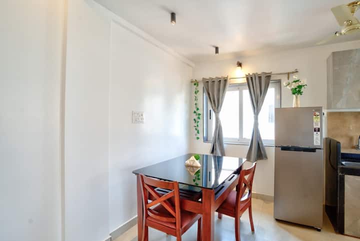 Dining area image 2