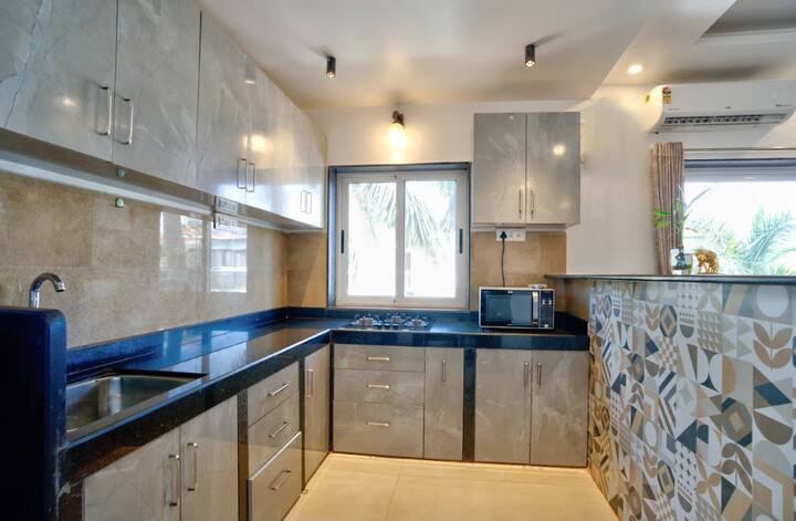 Full kitchen image 2