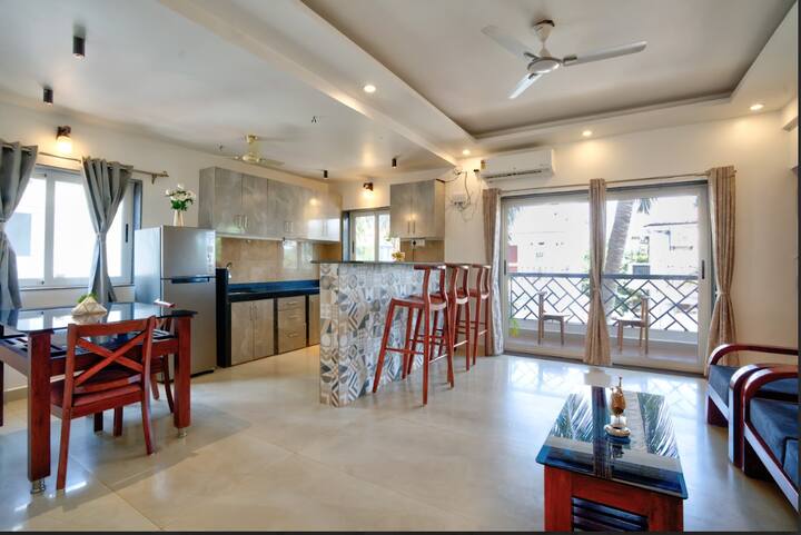 Dining area image 1