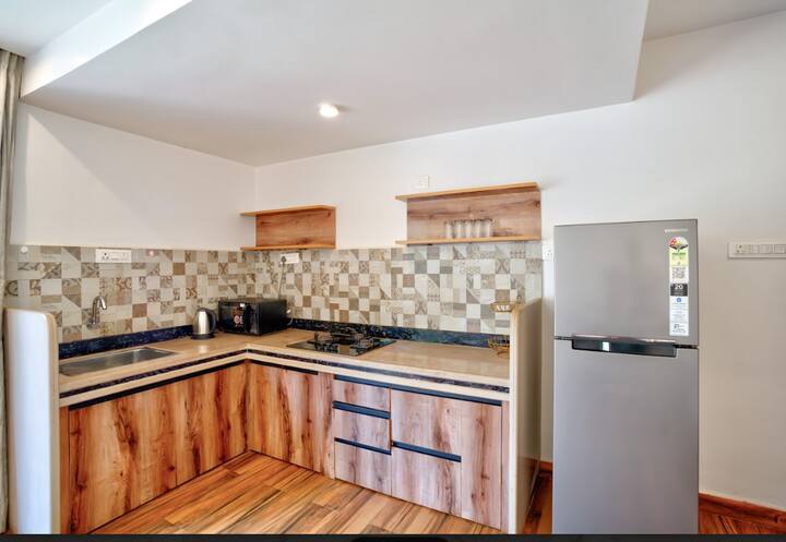 Full kitchen image 1