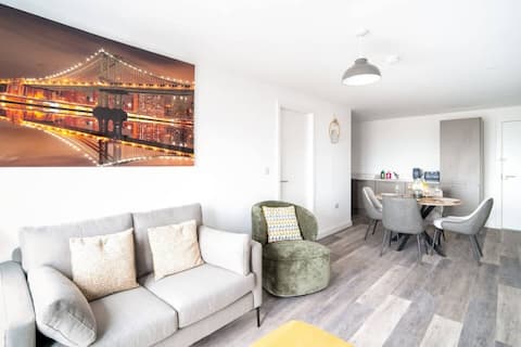 Successful Airbnb property: Bright Apartment Near Shops in Eccles Manchester in Eccles