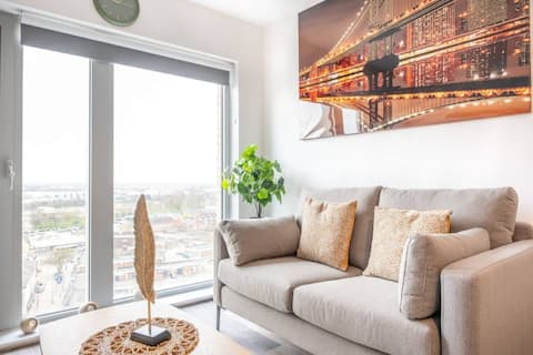 Top performing Airbnb: Contemporary Flat Close to Eccles Town Centre in Eccles