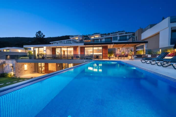 ÖZel Havuzlu Jakuzili Ultra Lüks Deniz Manzaralı - Kalkan