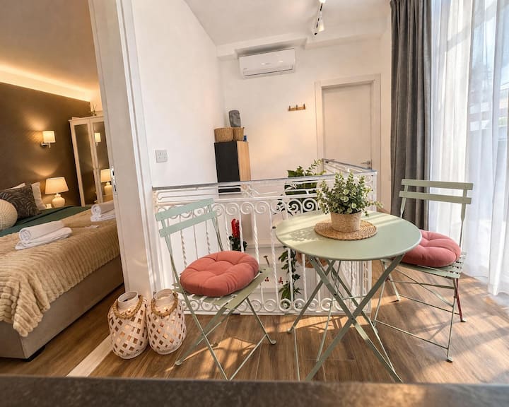 Stylish Modern Rooftop Retreat With Jacuzzi - La Valetta