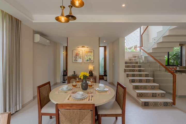 Dining area image 1