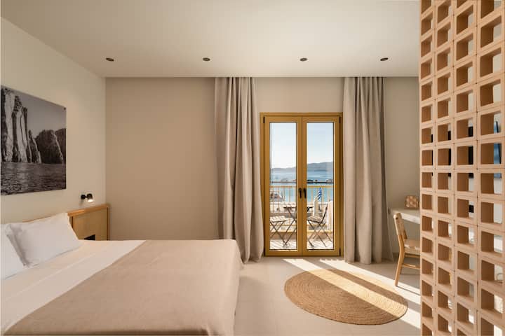 Deluxe Suite With Sea View, Portiani Suites, Milos - ミロス島