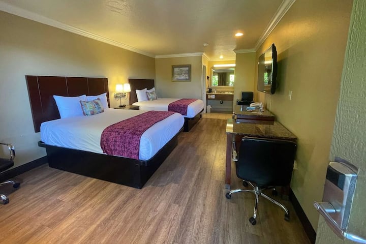 2 Queen | Travelodge Costa Mesa | Outdoor Pool - Newport Beach, CA