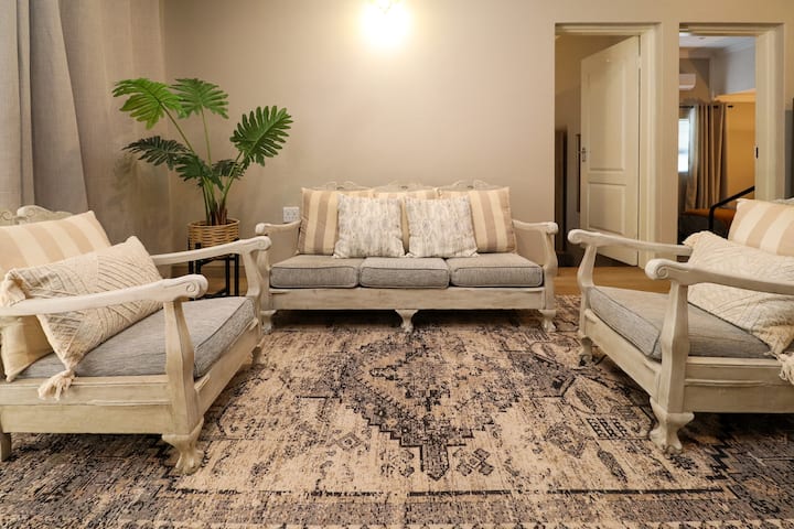"Nestled Inn" 
Spacious 2-bedroom Unit. - Klerksdorp