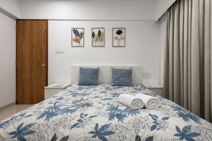 Hoboken House · Peaceful 1BHK Near Kokilaben Hospital · Andheri West Mumbai · Sleeps 4 - 2