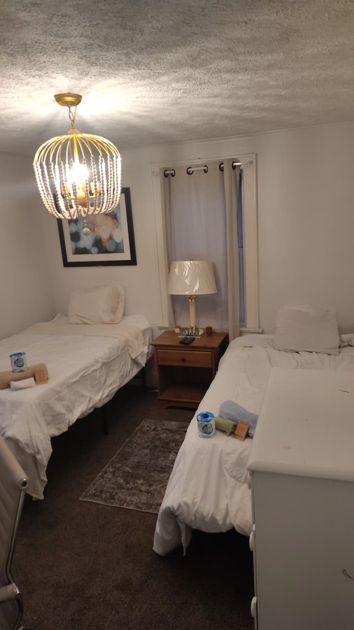 Shared Room #2. Two Separate Guests One Room - Akron, OH