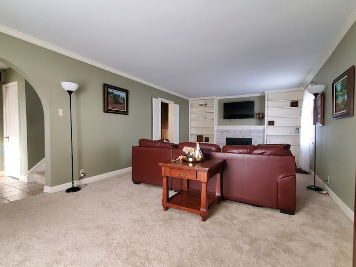 Timeless Tudor Near Ball State & Iu Health - Muncie, IN