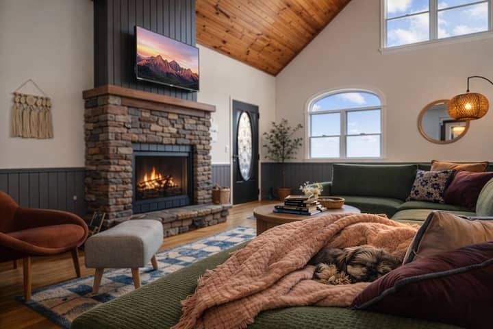 Epic Views, Hot Tub & Sauna - Mountain Retreat - Waynesville, NC