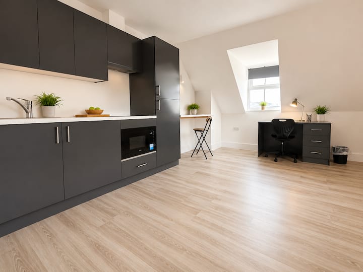 Top Floor Studio | Modern | Ideal For Long Stays - Reading