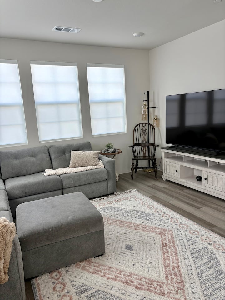 Gorgeous Townhome In Central Temecula Location - 穆列塔