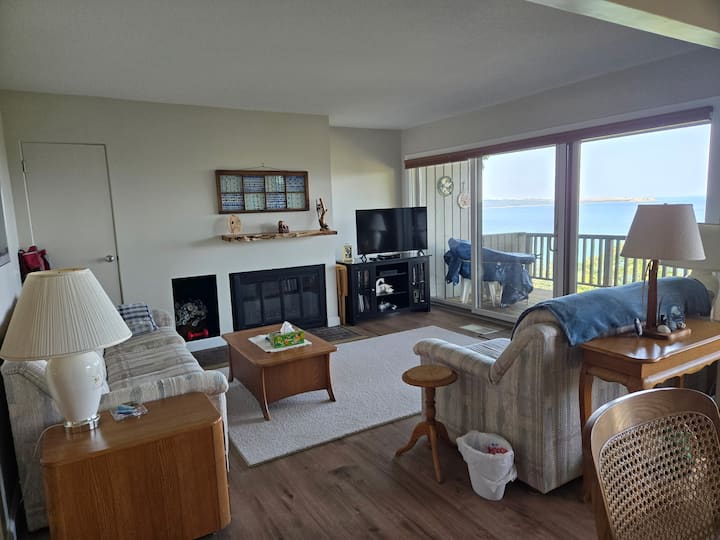 Relax And Unwind At Shipwatch - Glen Arbor, MI