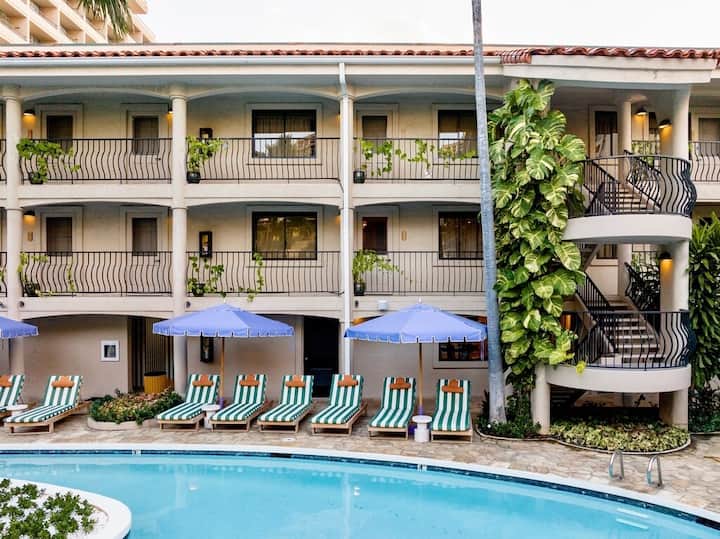 Corner King Lanai | Wayfinder Waikiki | 2 Units - Honolulu, HI