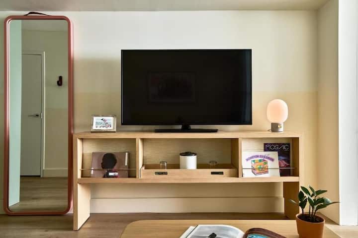 Boutique 2 Queen Stay | City By The Sea Newport - Newport