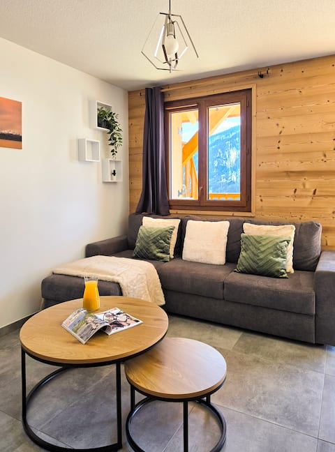 Successful Airbnb property: Le Belvédère - Balcony & Panoramic View - Garage - Wi-Fi in Saint Chaffrey