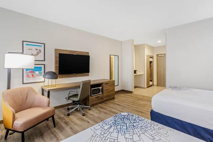 2 Queen Dlx| Laquinta Miramar Beach| Free Parking - Destin, FL