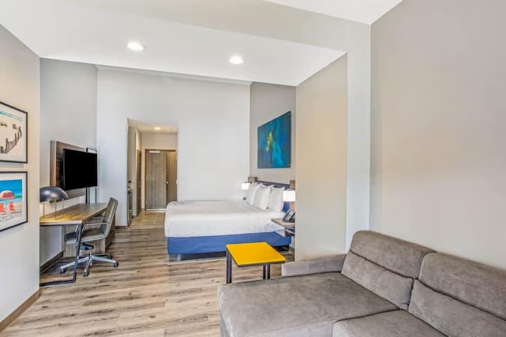 Laquinta Miramar Beach | Deluxe King | Near Beach - Destin