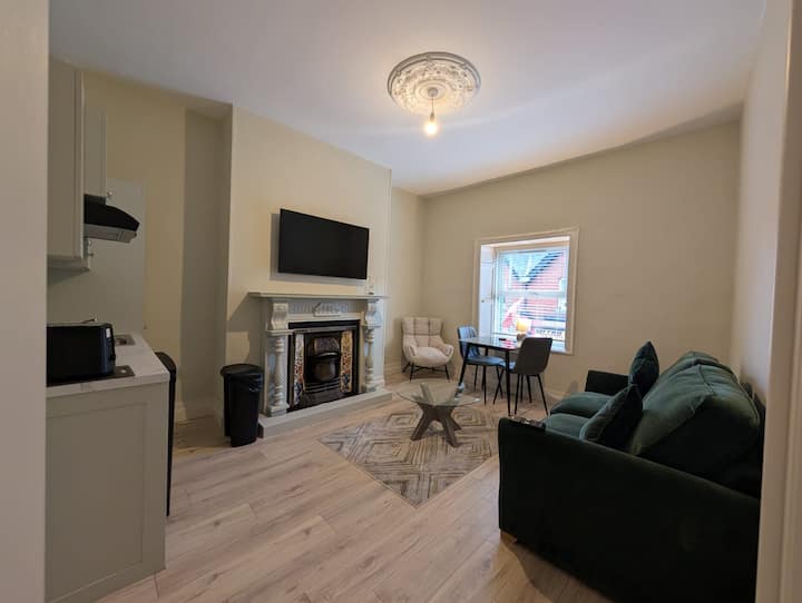 Self-contained Apartment First Floor Above A Bar. - Armagh