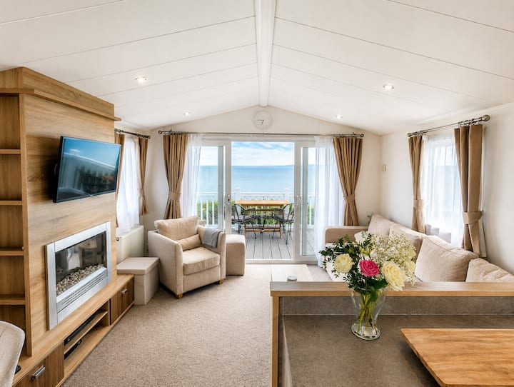 Stylish Seafront Caravan | Deck & Views Near Barry - United Kingdom