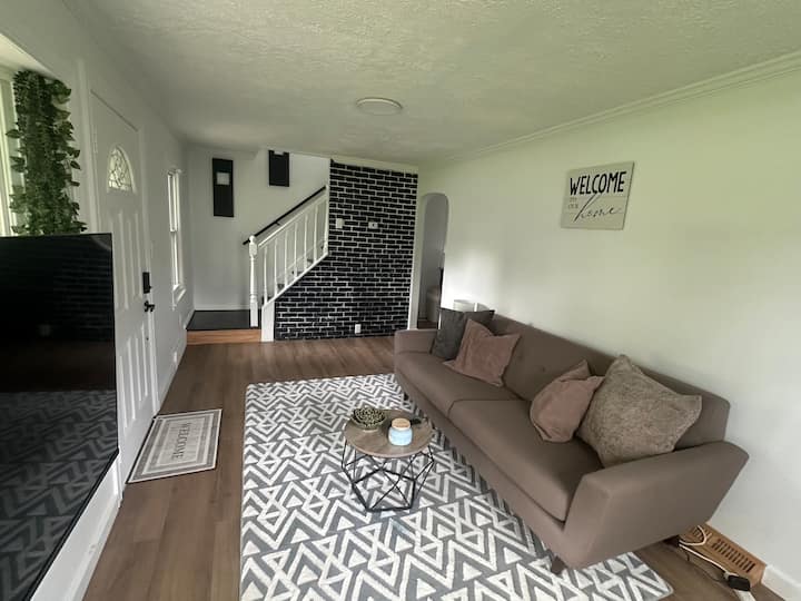 Modern Comforts & Renovated Home To Yourself - Macedonia, OH