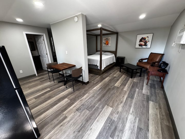 500sqft Of Private Modern Space. Newly Renovated. - Jacksonville, FL