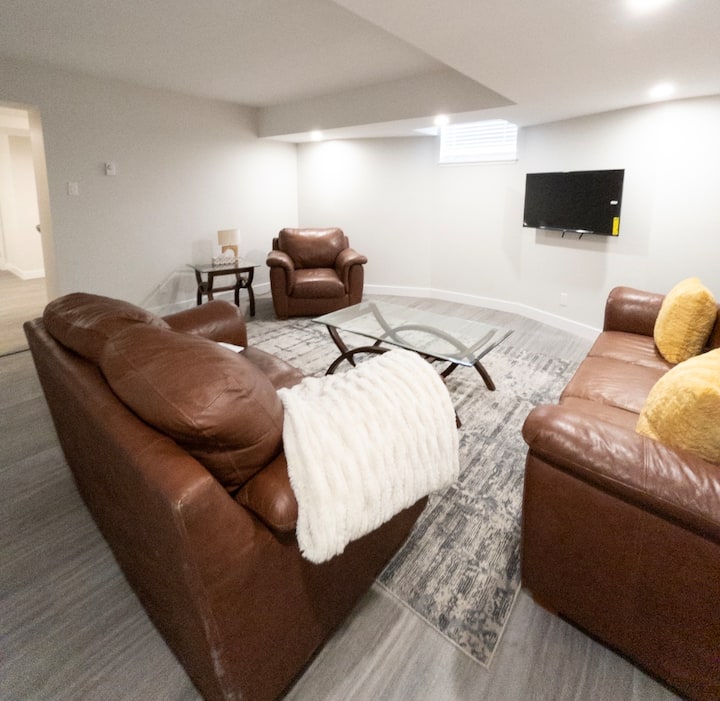 Basement Apartment 1 In Beautiful Mansion - Thunder Bay