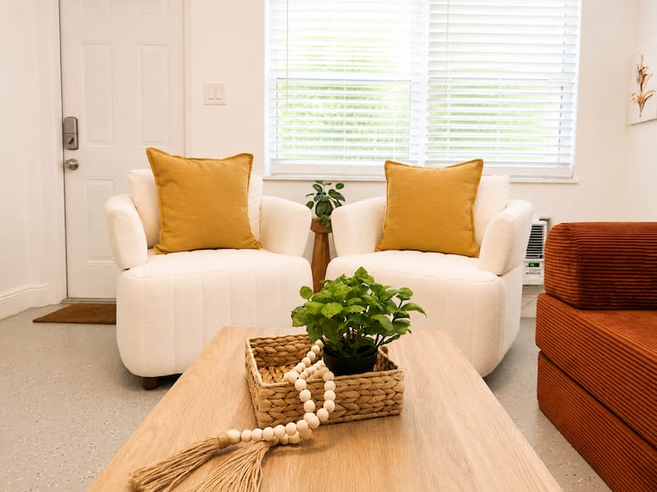 Modern Central Apt • Workspace • 10 Min Beach - Fort Lauderdale, FL