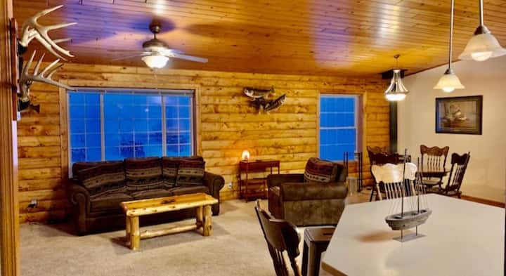 Wexford Cabin W/ Pool & Hot Tub 6br - Harpers Ferry, IA