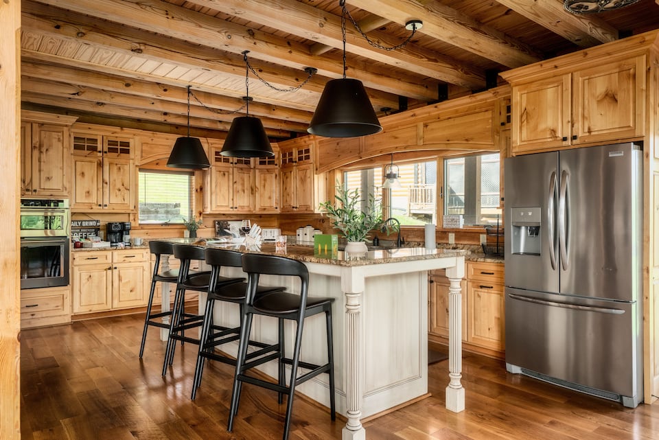 Legacy View Lodge, a beamed lodge with valley views, Sevierville, Tennessee, United States, photo 9 of 10