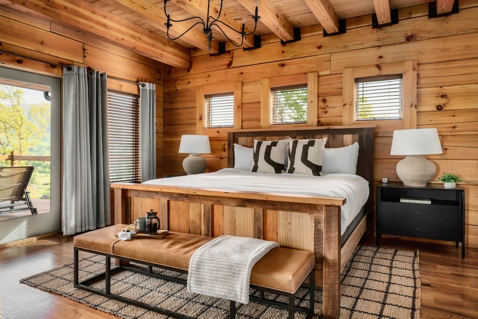 Legacy View Lodge, a beamed lodge with valley views, Sevierville, Tennessee, United States, photo 8 of 10
