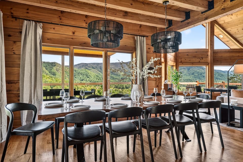 Legacy View Lodge, a beamed lodge with valley views, Sevierville, Tennessee, United States, photo 7 of 10