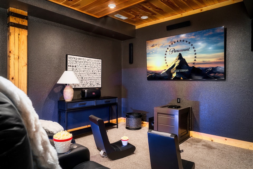 Legacy View Lodge, a beamed lodge with valley views, Sevierville, Tennessee, United States, photo 6 of 10
