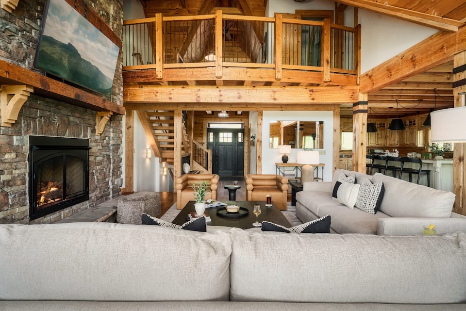 Legacy View Lodge, a beamed lodge with valley views, Sevierville, Tennessee, United States, photo 4 of 10