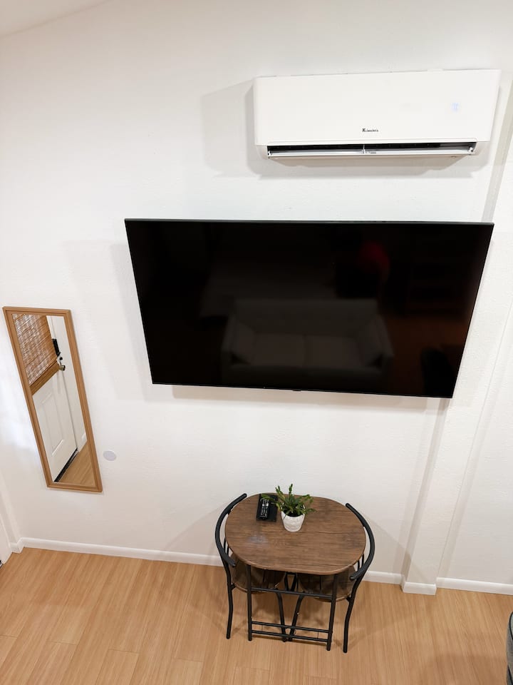 Spacious Studio W/ Sleeping Loft • 2 Beds - Temple Terrace