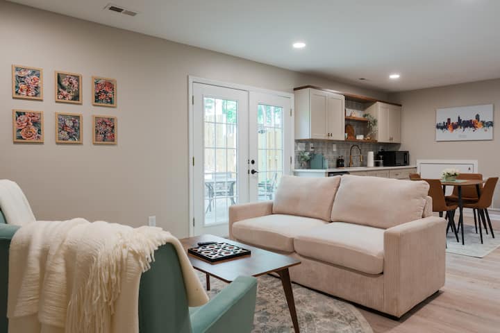 Couple's Getaway W/ Hot Tub + Dog-friendly Yard - North Carolina