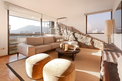 Top Airbnb: Large Premium Apartment facing Parque Arauco • A/C in Santiago