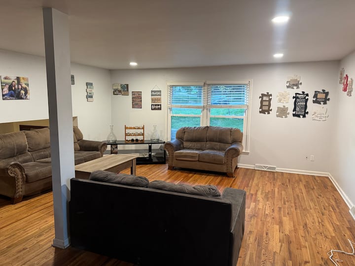 World Cup Host - Waterfront Beauty - Parkville, MO