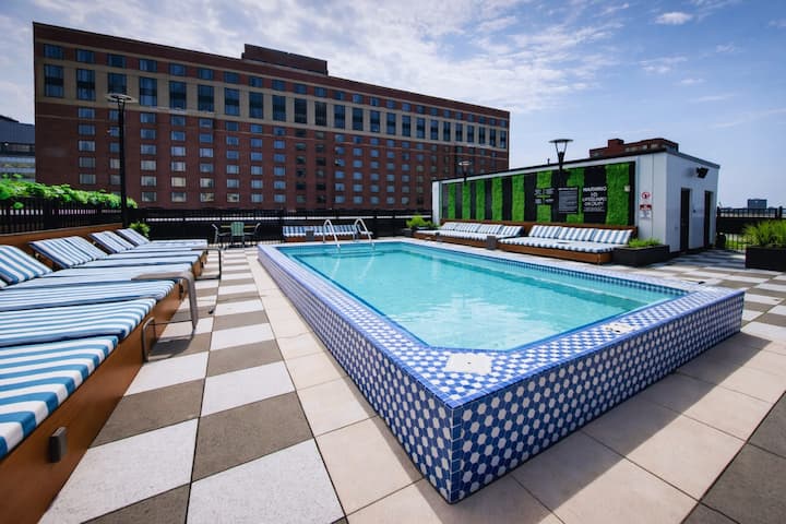 5-star Luxury ~ Center Of Downtown ~ Free Parking - Minneapolis, MN