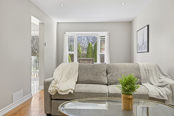 Stylish Central 3br Oasis • Backyard • Parking - Vaughan