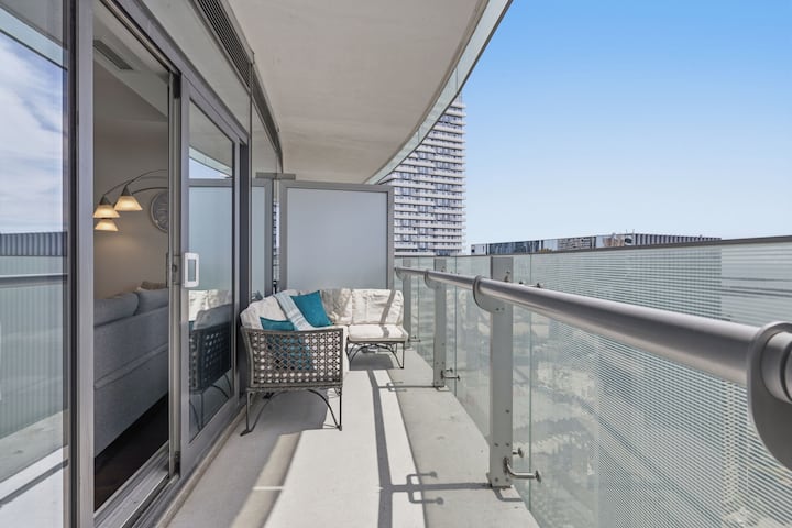 Modern Skyline Condo With City & Lake Views - Richmond Station - Toronto