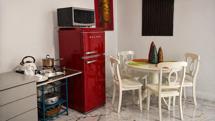 Cozy Private Apartment W/kitchen Near Wynwood (B) - Miami, FL