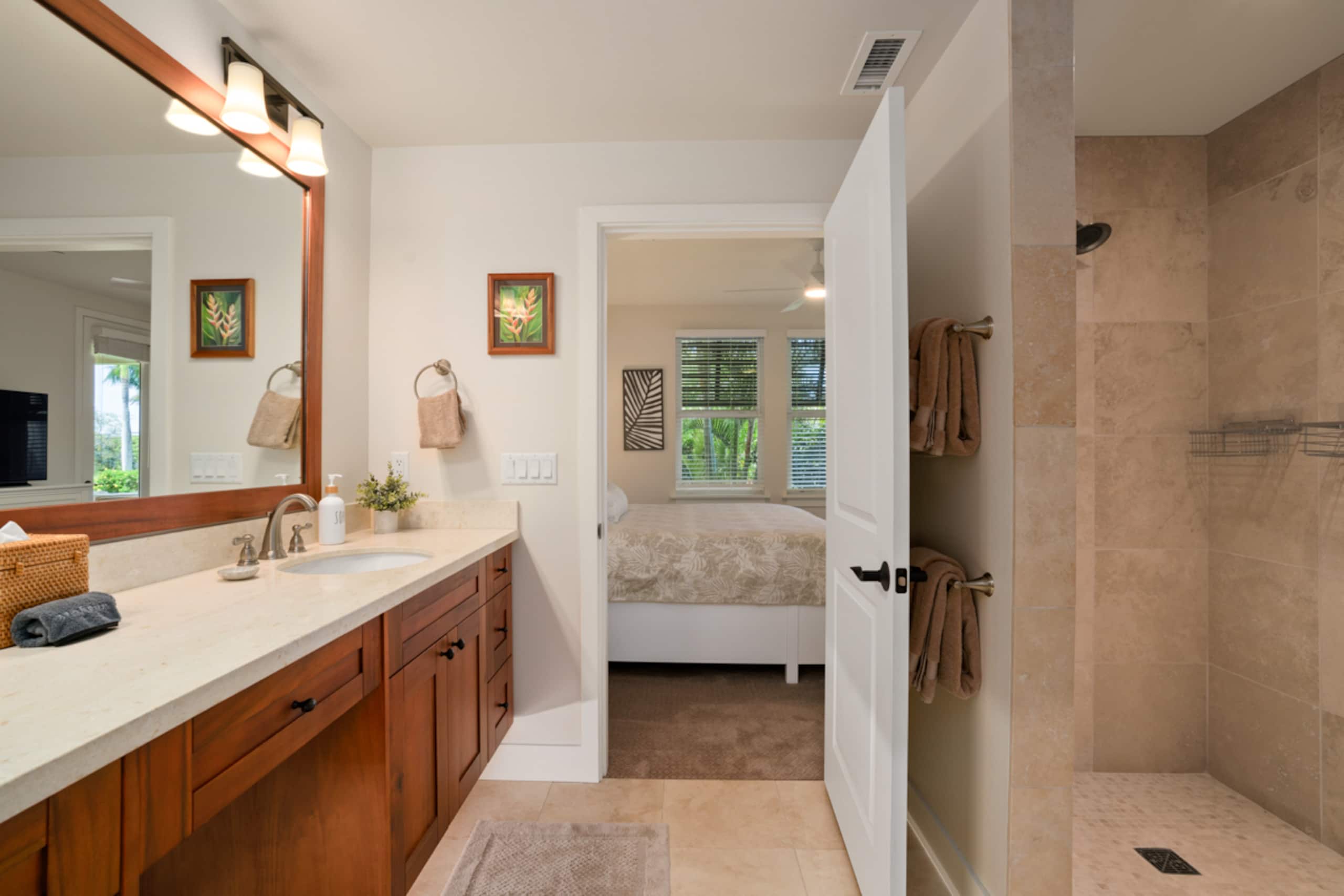 3BR Poipu condo, pool and beach gear - Image 15