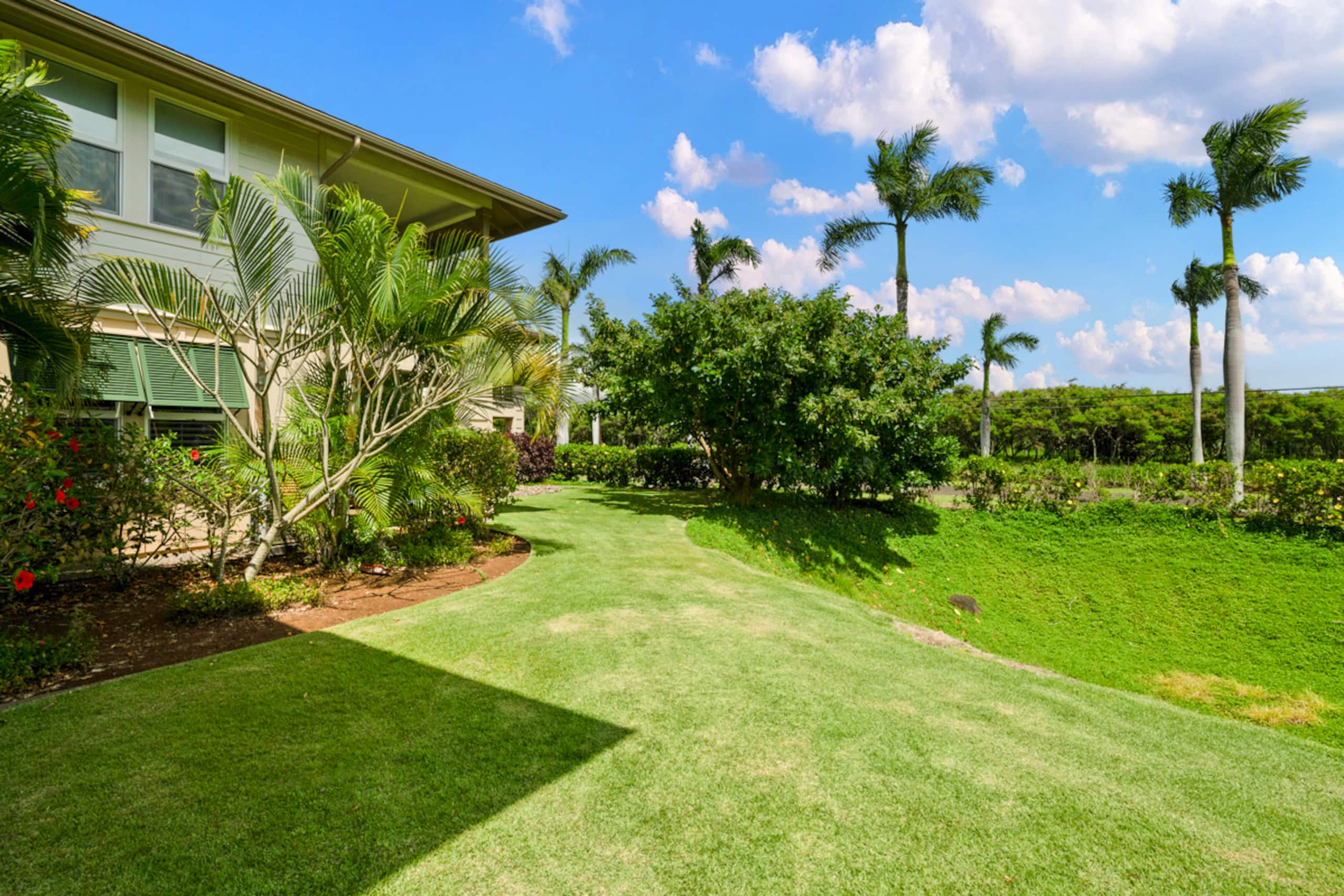 3BR Poipu condo, pool and beach gear - Image 32