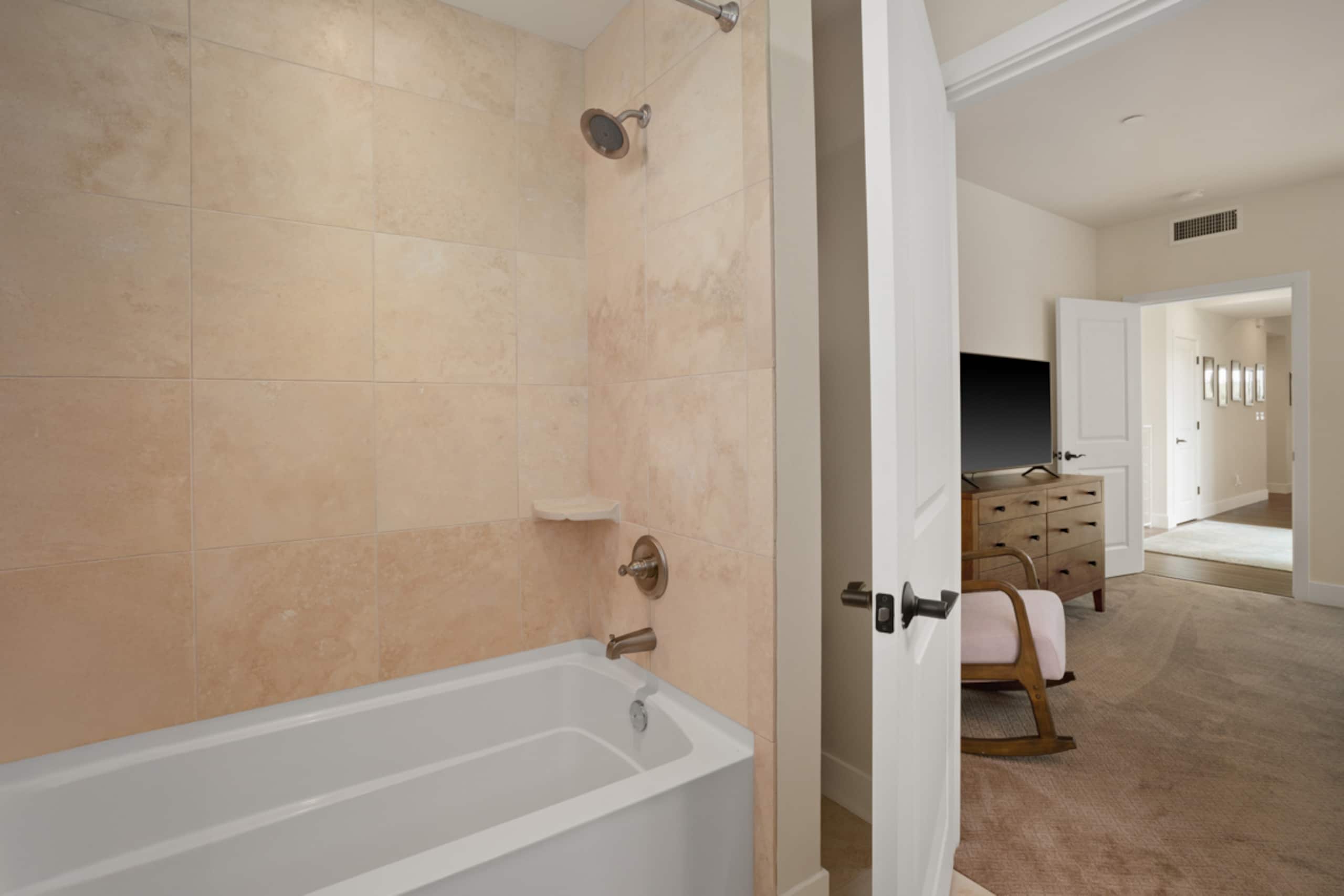 3BR Poipu condo, pool and beach gear - Image 28