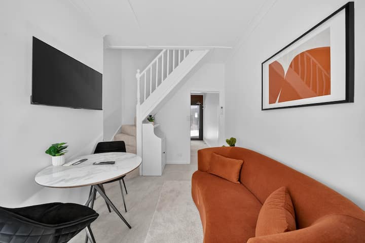 Stylish Surry Hills Terrace | Sleeps 5 - Sutherland