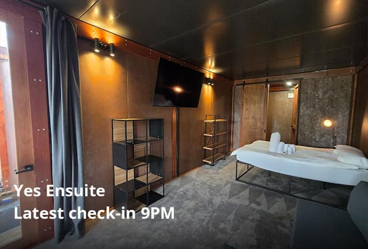 Designer Cabin Queen With Bathroom - Stawell