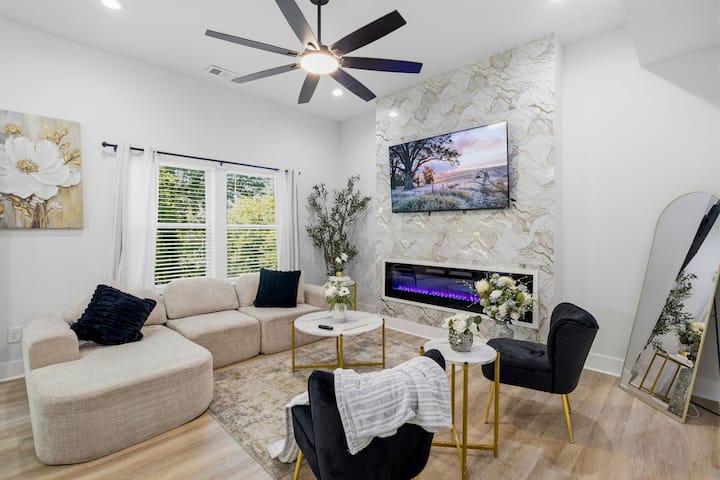 Luxurious Vacation Home Near Atlanta Hot Spots - Atlanta, GA